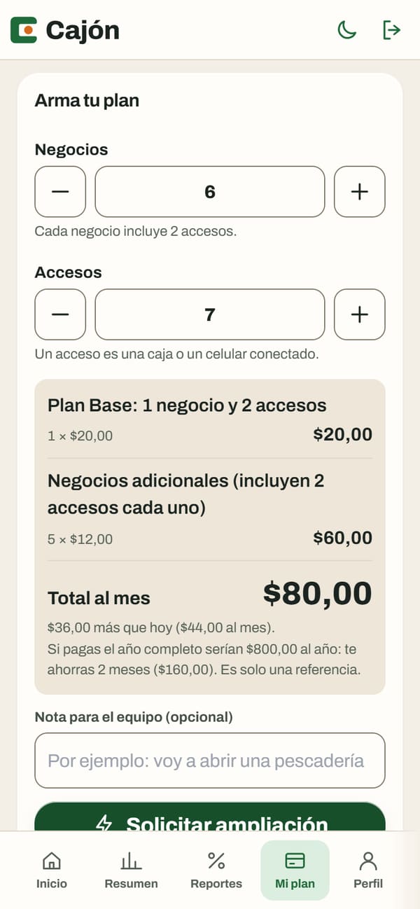 Mi plan en el portal: la licencia con sus negocios y accesos usados, y el cotizador donde se elige cuántos negocios y accesos se quieren y se ve el precio mensual estimado. (en teléfono)